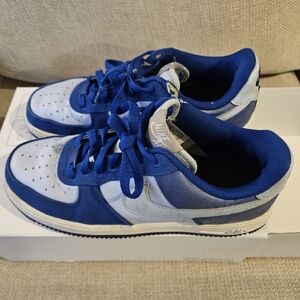 Nike AIR FORCE 1 Men's Sneakers in Blue and White